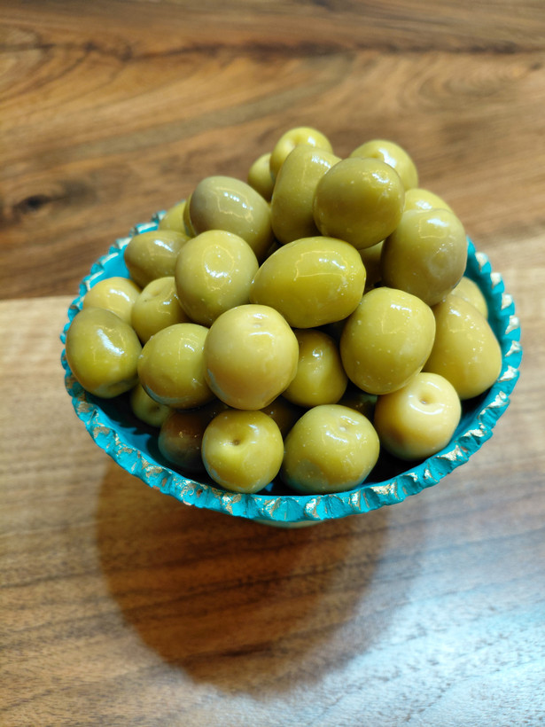 زیتون کنسروی طارم 6 کیلویی سایز ویژه بسیار خوش مزه(ارسال پسکرایه)