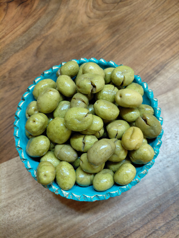 زیتون شکسته ارگانیک محلی ویژه ۶ کیلویی نژاد مانزانیلا سایز 5،6،7 چرب